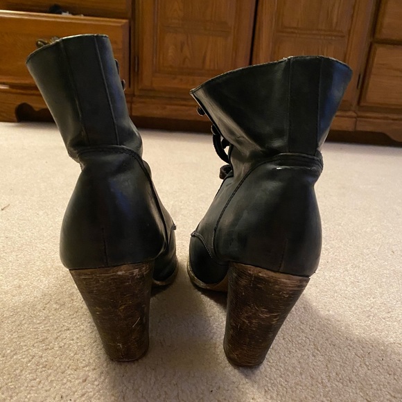 Cute Pleather Vintage Boots with Wooden Heel - Picture 4 of 5